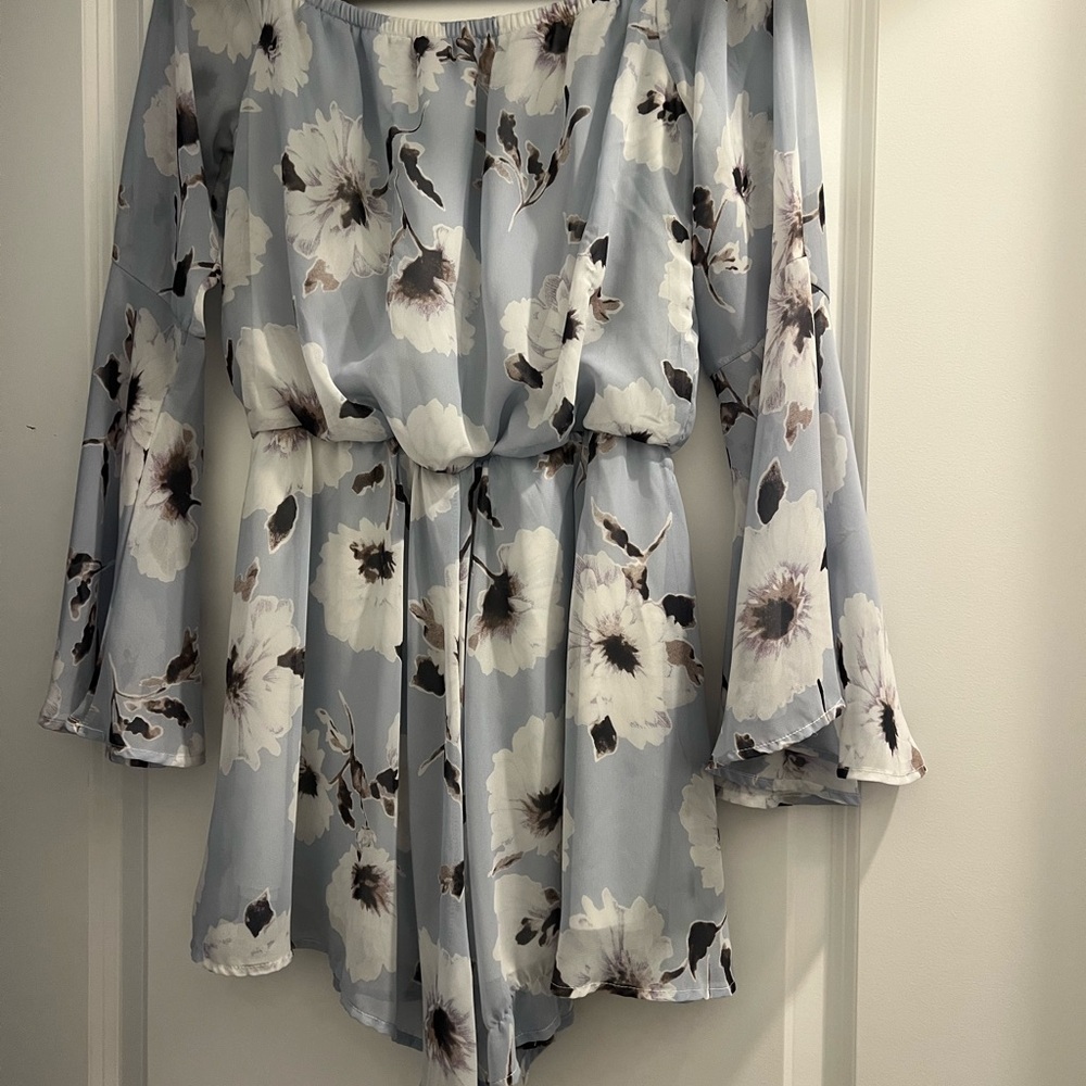 Light blue floral romper #sunmerstyleposhparty - Picture 3 of 4
